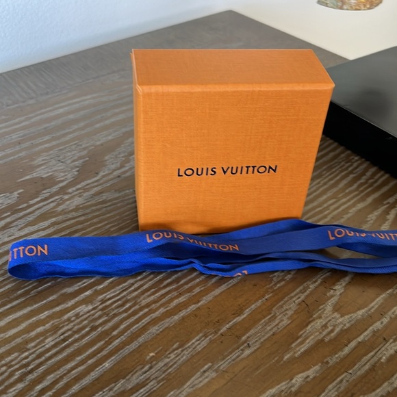 Louis Vuitton Pullout Small Box With Ribbon - Picture 1 of 8